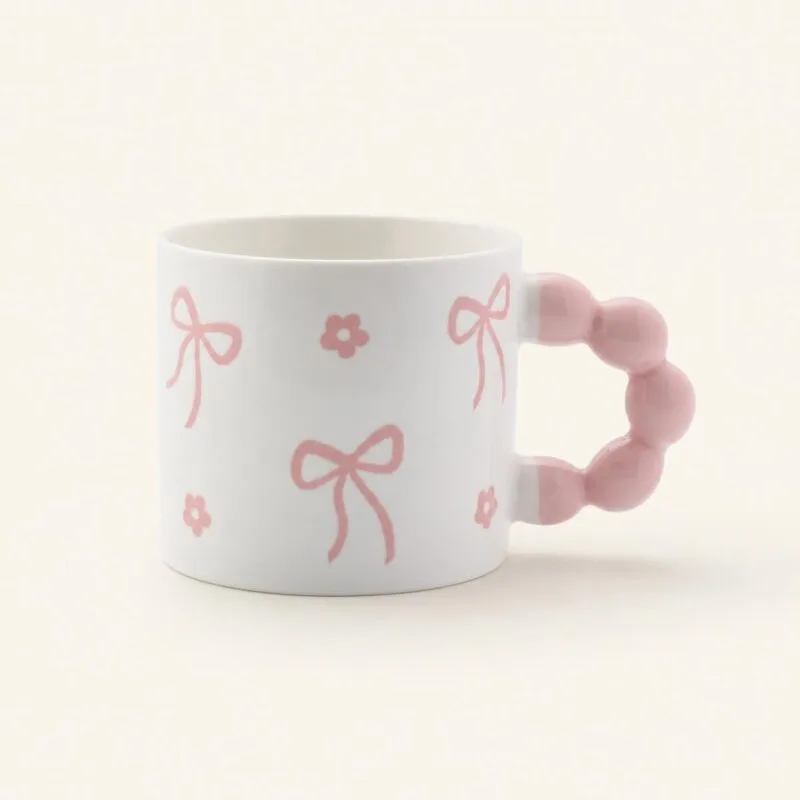 Kubek porcelanowy 360 ml różowy z ozdobnym uchem