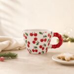 Filiżanka porcelanowa Wisienki, 300 ml, z czerwonym uchem