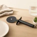 Nóż stalowy do pizzy 20 cm Modern Kitchen czarny