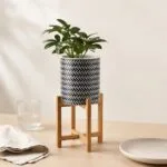 Doniczka ceramiczna na drewnianym stojaku 40 cm Ava czarna